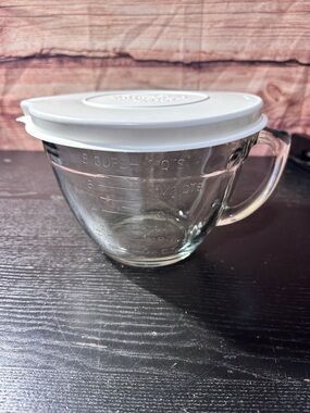The Pampered Chef 8 Cup 2qt Batter Bowl Glass (retired style)